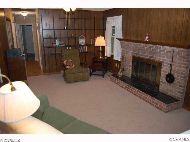 10252 Greglynn Road Richmond, VA 23236 - Photo 8 of 12 Den/Family/Great Room