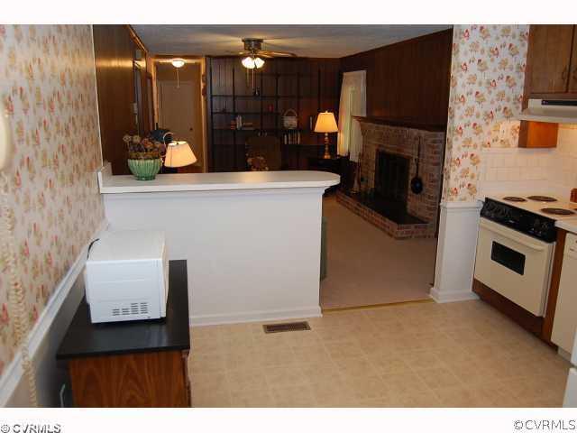 10252 Greglynn Road Richmond, VA 23236 - Photo 10 of 12 Kitchen