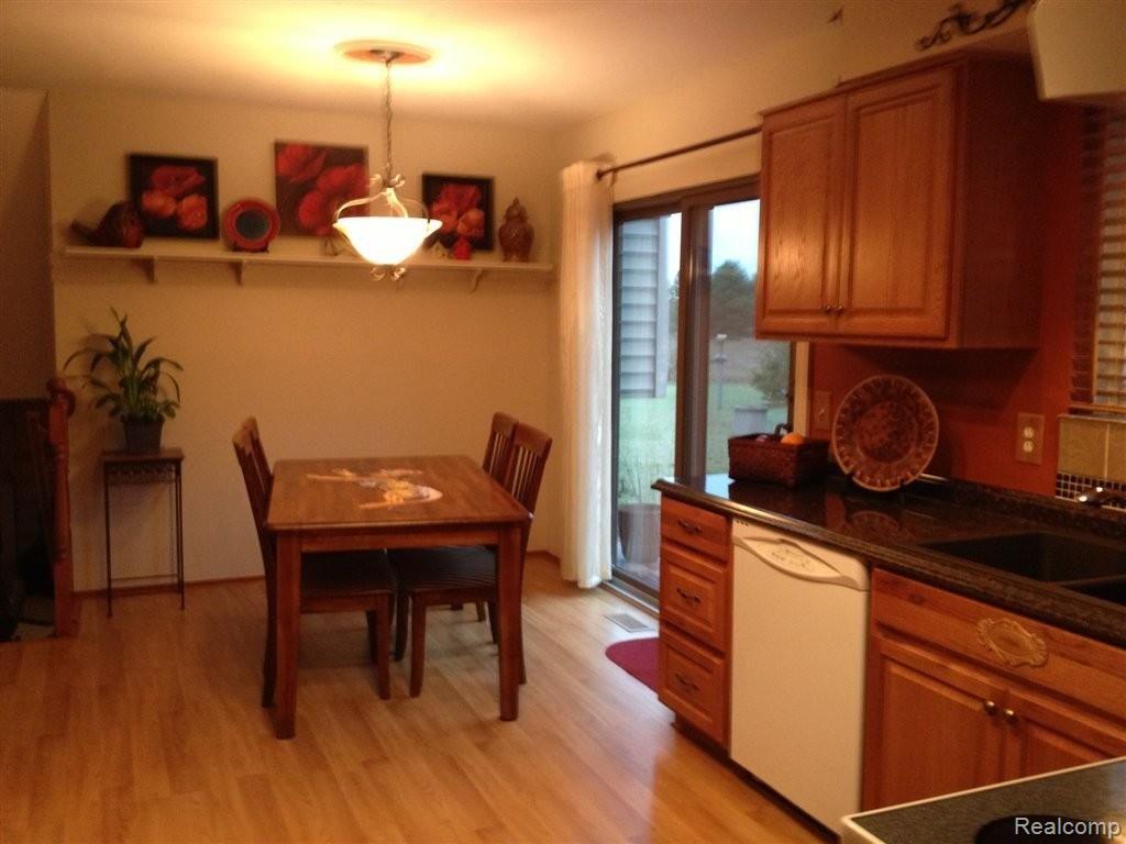 2004 East Burnside Road North Branch, MI 48461 - Photo 16 of 19 Dining