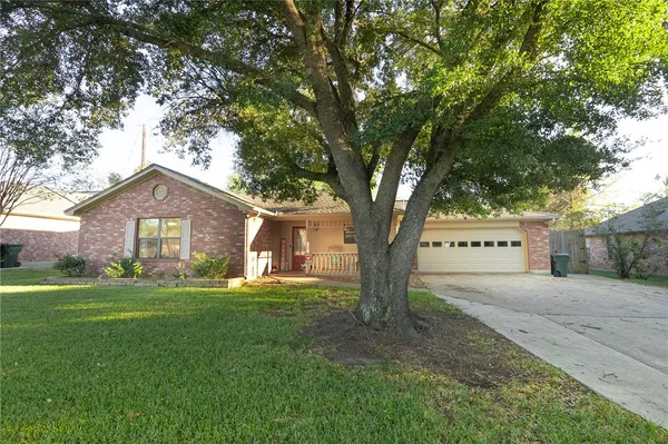 $329,500 | 106 North Hills Circle, Franklin, TX 77856
