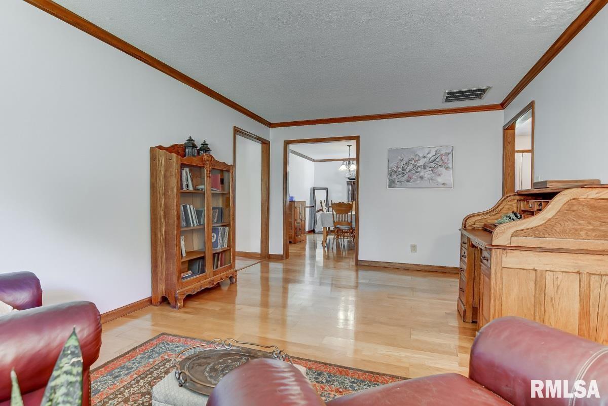 2925 Mill Point Court Springfield, IL 62704 - Photo 6 of 37 Gallery Image 6