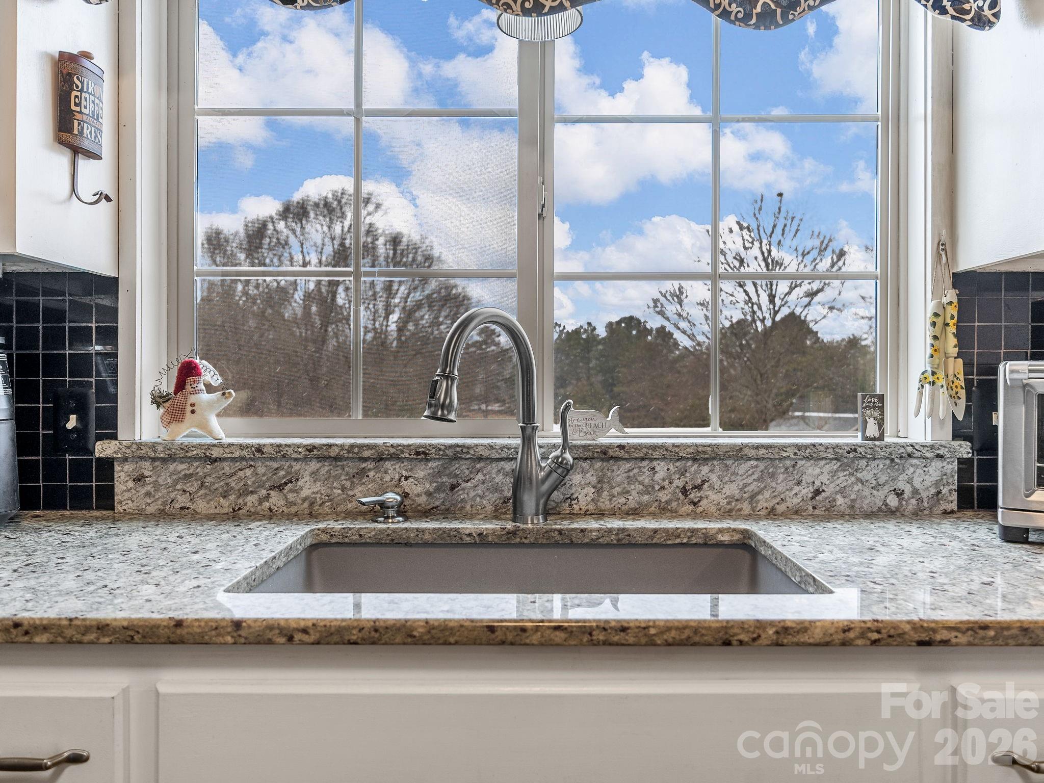 1570 Roddy Road Campobello, SC 29322 - Photo 10 of 38