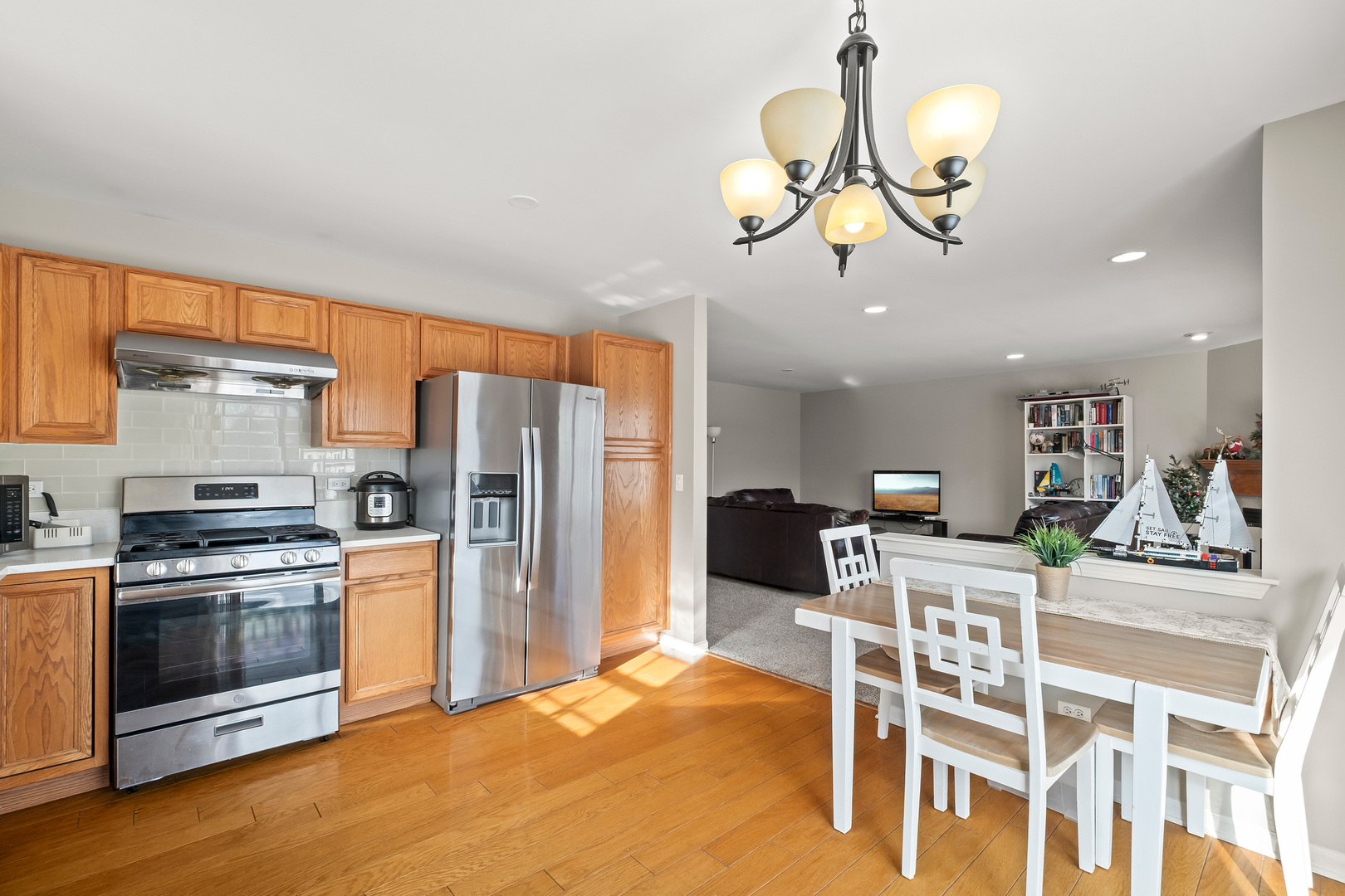 7917 Windsor Drive Darien, IL 60561 - Photo 8 of 31 a view of a dining room kitchen and a window