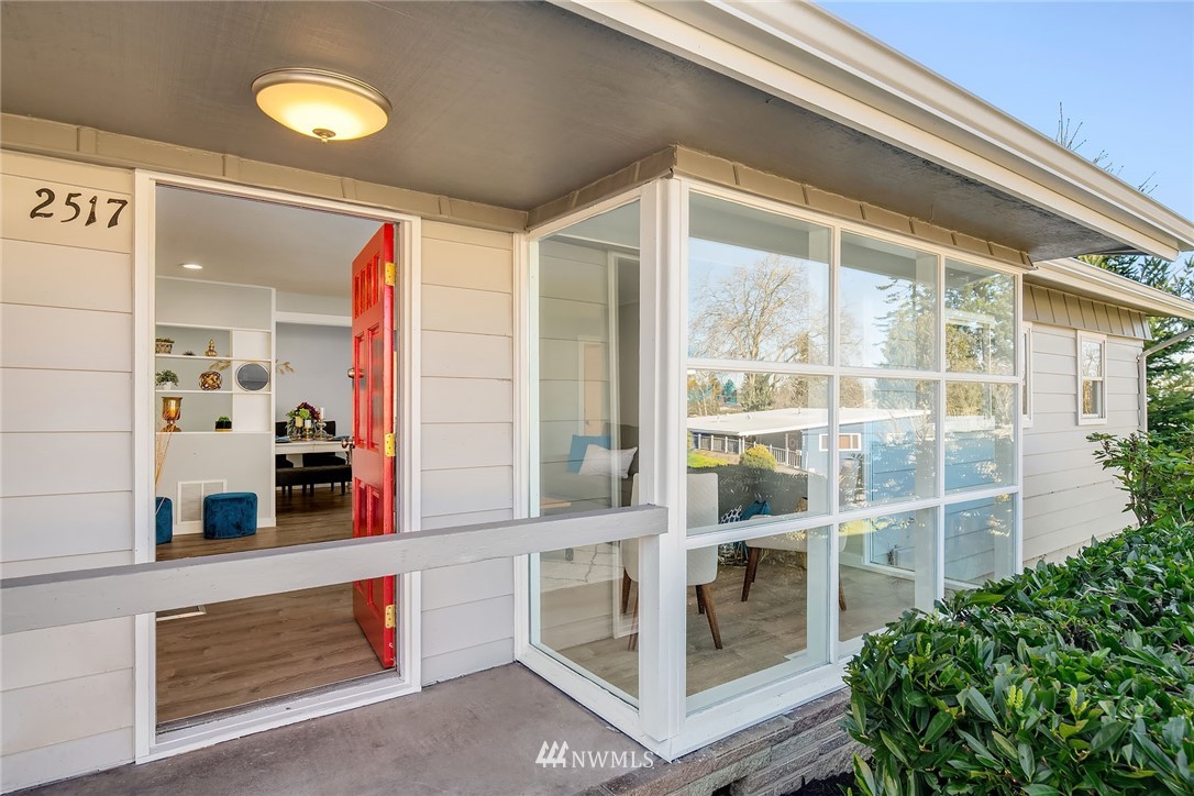 2517 Northeast 6th Place Renton, WA 98056 - Photo 2 of 26 Gallery Image 2