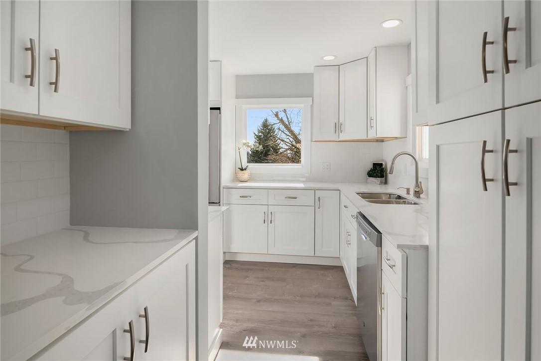 2517 Northeast 6th Place Renton, WA 98056 - Photo 9 of 26 Gallery Image 9