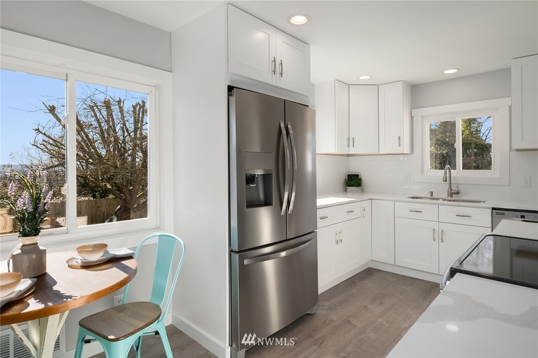2517 Northeast 6th Place Renton, WA 98056 - Photo 10 of 26 Gallery Image 10