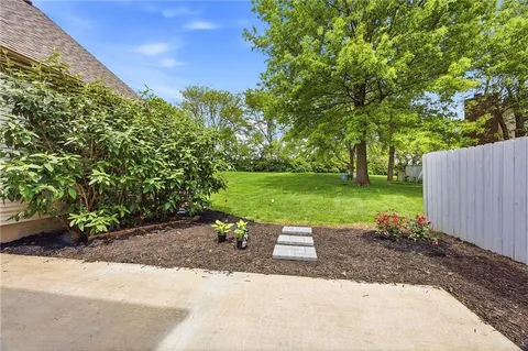 $375,000 | 2426 West 137th Place, Overland Park, KS 66224