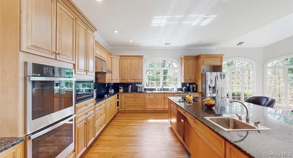 406 Duck Pond Road Locust Valley, NY 11560 - Photo 9 of 30 Gallery Image 9