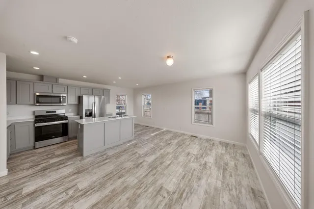 $170,950 | 317 Moffat Boulevard, Unit 6, Manteca, CA 95336