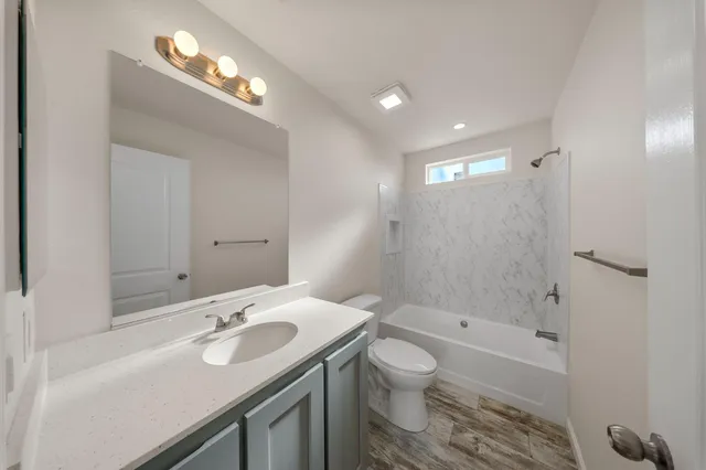 $170,950 | 317 Moffat Boulevard, Unit 6, Manteca, CA 95336