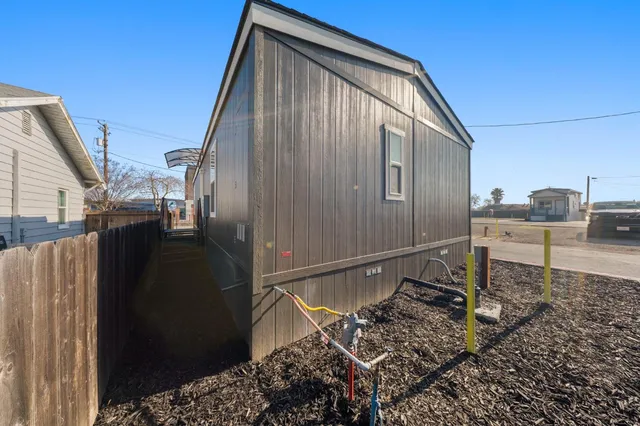 $170,950 | 317 Moffat Boulevard, Unit 6, Manteca, CA 95336