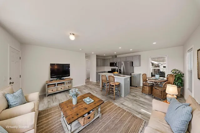 $170,950 | 317 Moffat Boulevard, Unit 6, Manteca, CA 95336