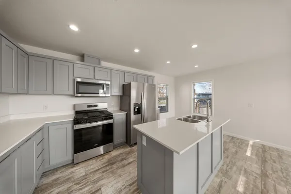 $154,950 | 317 Moffat Boulevard, Unit 6, Manteca, CA 95336