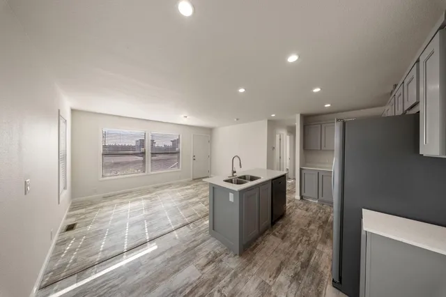 $170,950 | 317 Moffat Boulevard, Unit 6, Manteca, CA 95336