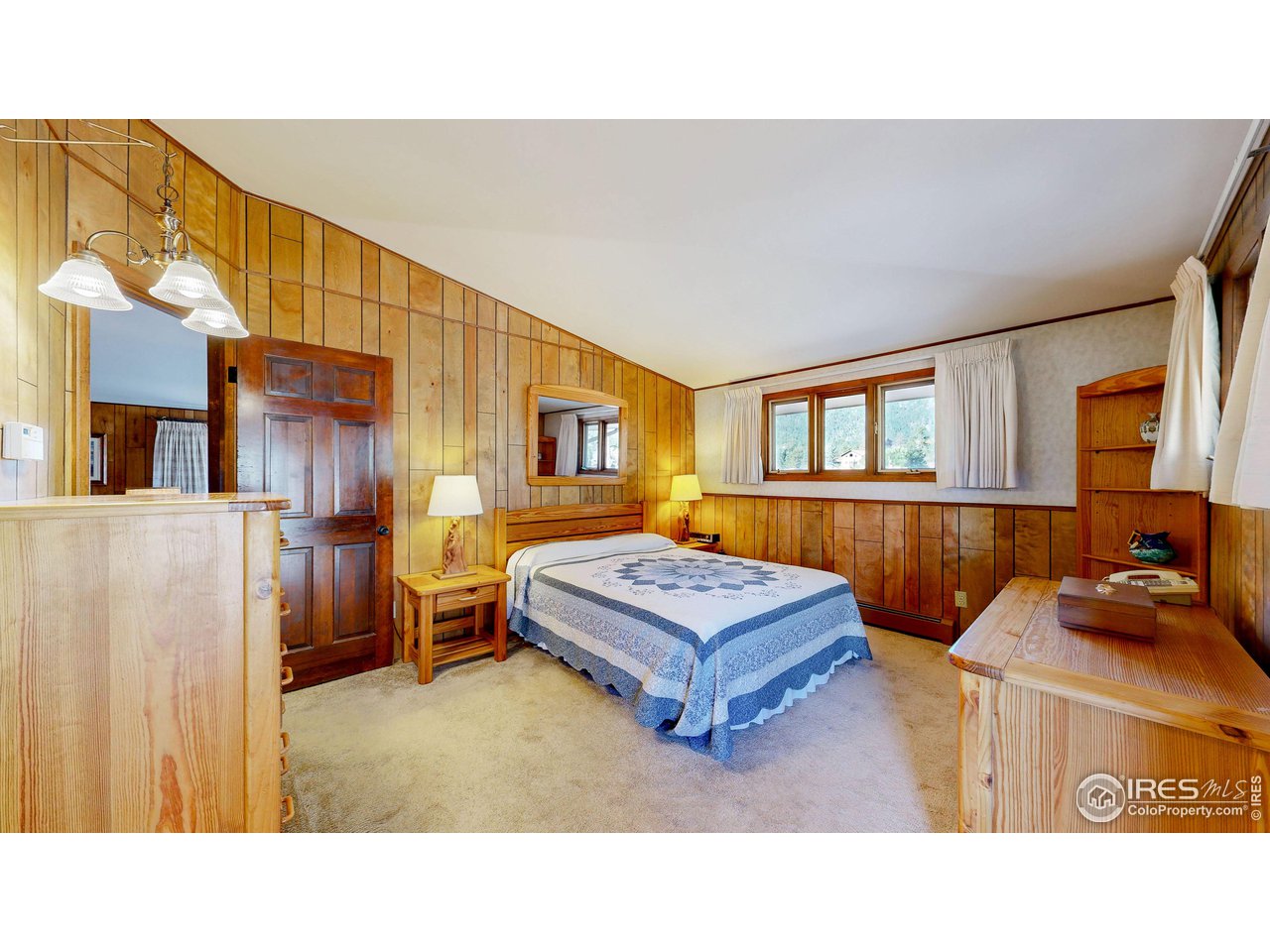 56 Algonquin Road Lyons, CO 80540 - Photo 17 of 40 Primary Suite