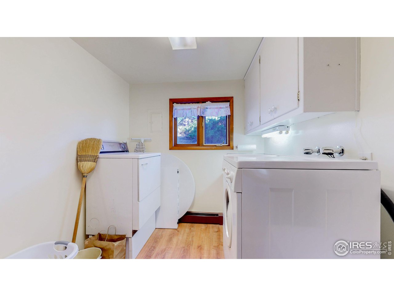 56 Algonquin Road Lyons, CO 80540 - Photo 35 of 40 Laundry Room