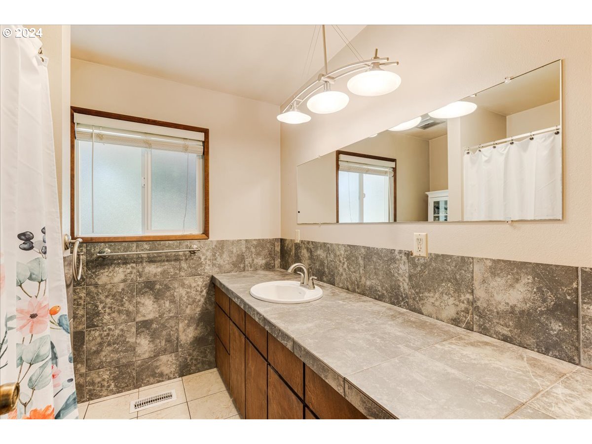 38203 Southeast Porter Road Estacada, OR 97023 - Photo 15 of 48 Gallery Image 15