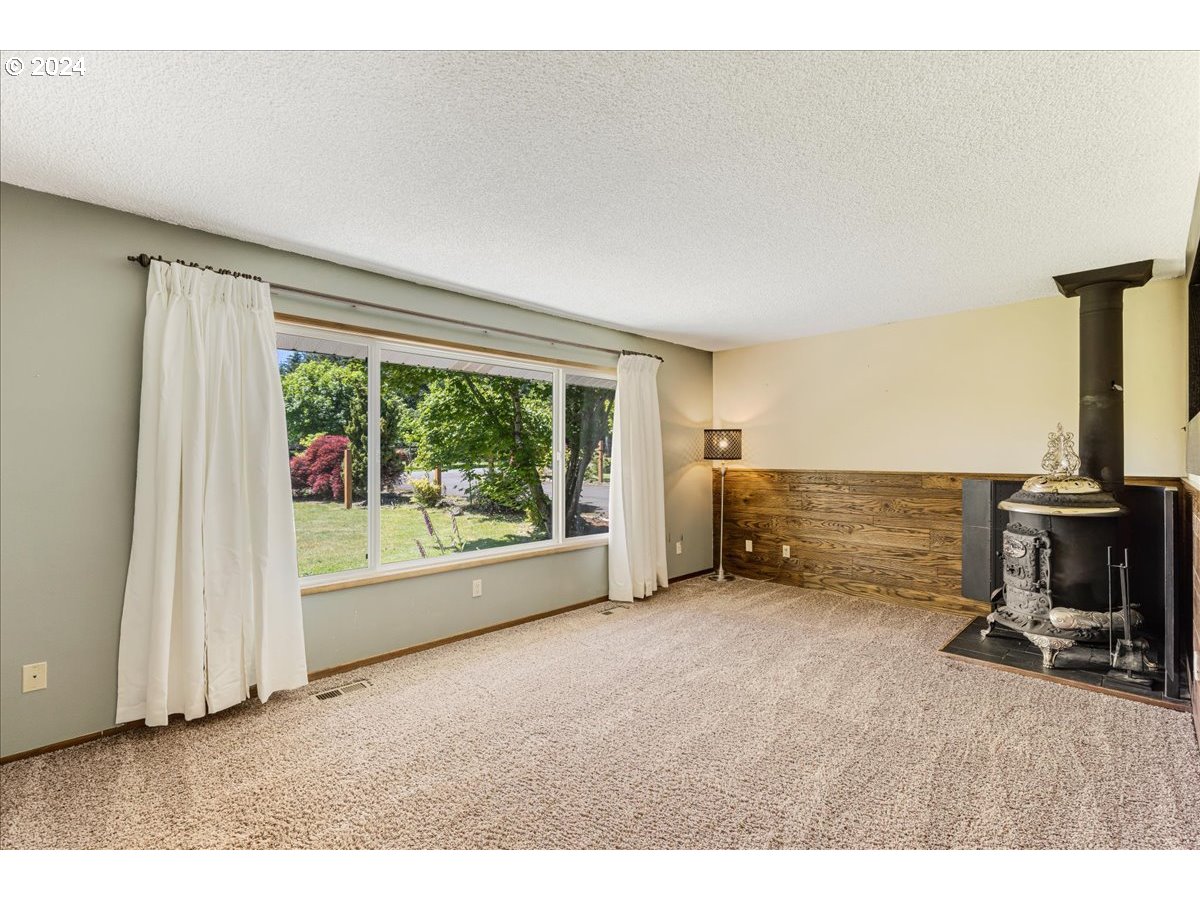 38203 Southeast Porter Road Estacada, OR 97023 - Photo 4 of 48 Gallery Image 4