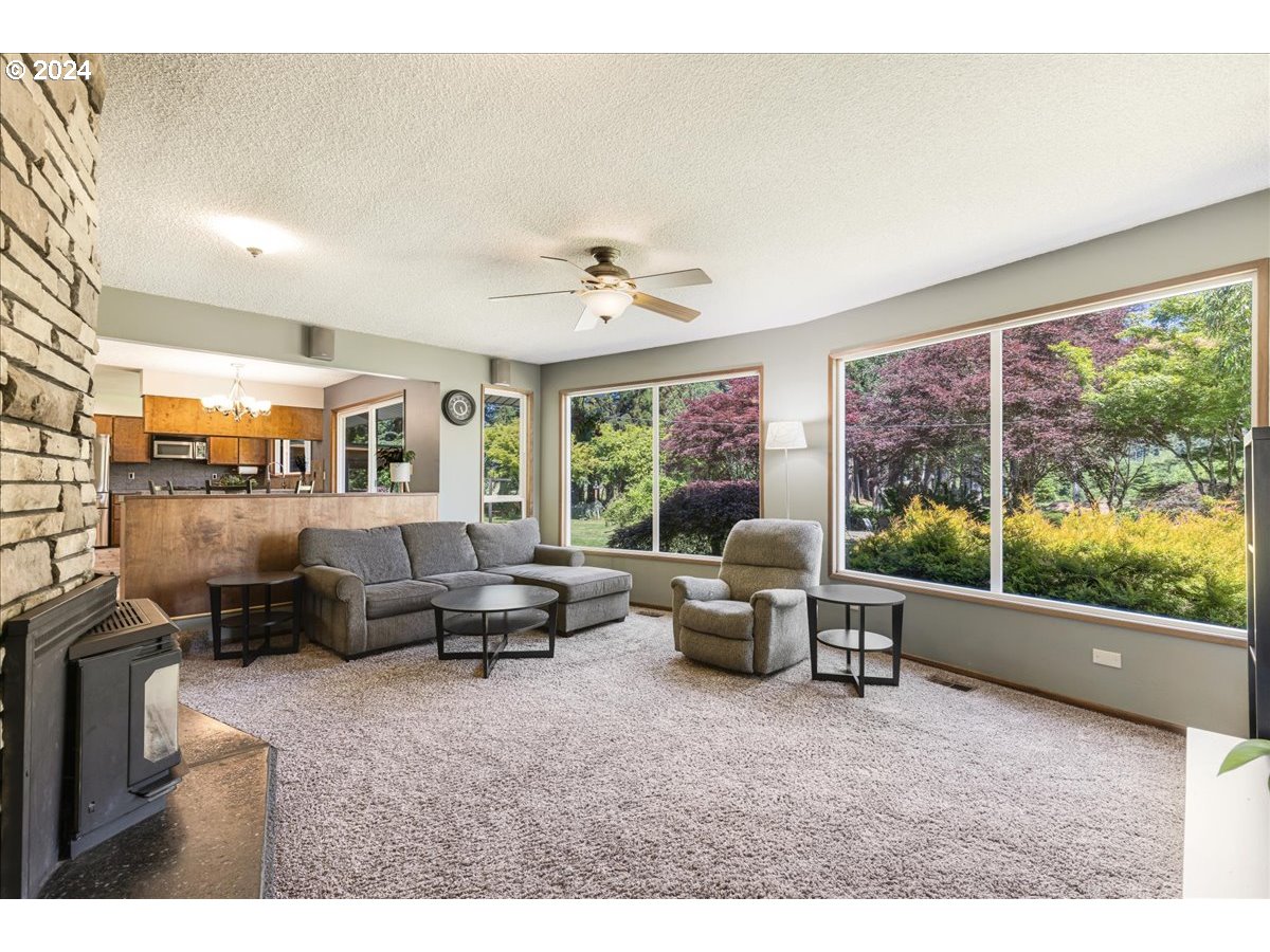 38203 Southeast Porter Road Estacada, OR 97023 - Photo 5 of 48 Gallery Image 5