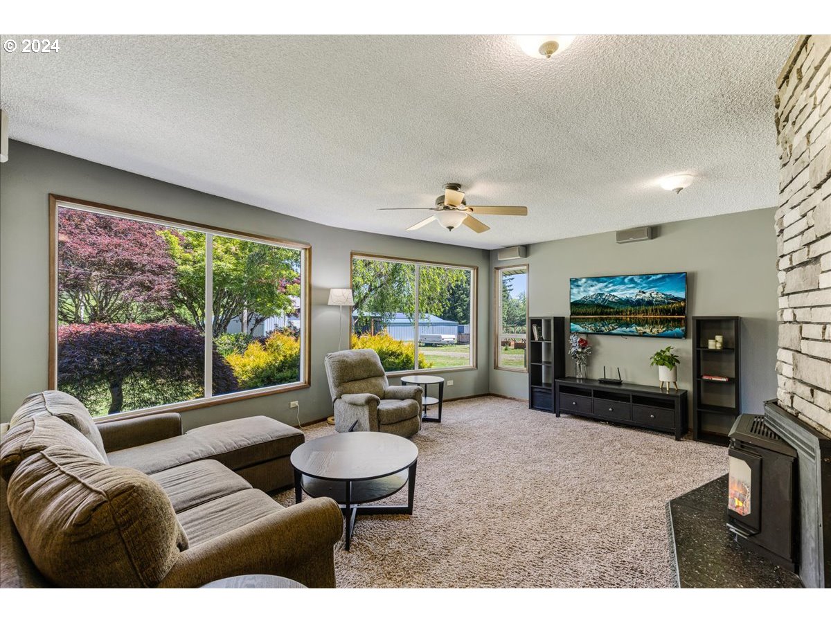 38203 Southeast Porter Road Estacada, OR 97023 - Photo 6 of 48 Gallery Image 6