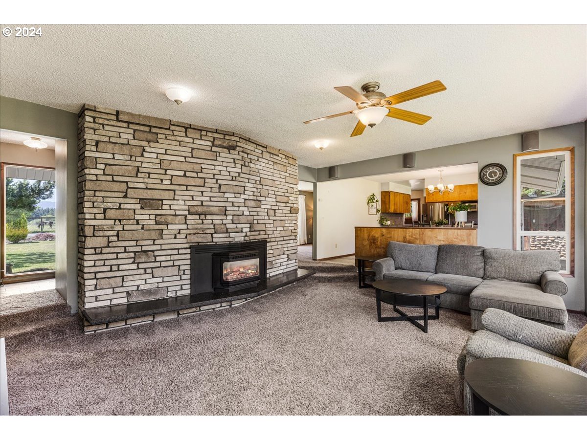 38203 Southeast Porter Road Estacada, OR 97023 - Photo 7 of 48 Gallery Image 7