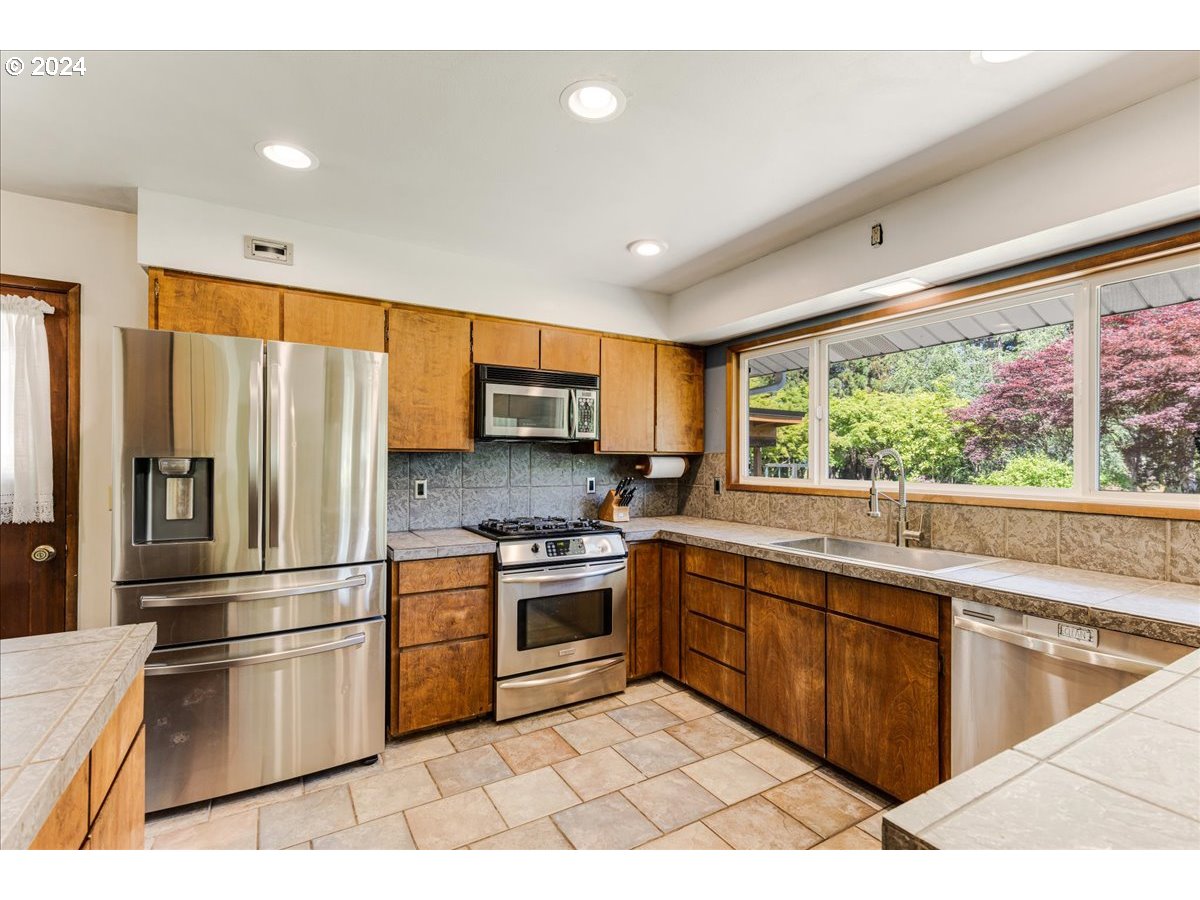 38203 Southeast Porter Road Estacada, OR 97023 - Photo 9 of 48 Gallery Image 9