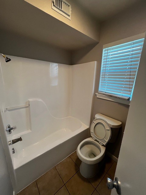 1172 Webberville Road Austin, TX 78721 - Photo 7 of 9 Full bath with tile patterned floors and shower / bathtub combination