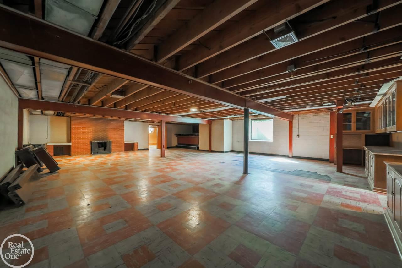 324 Moross Road Grosse Pointe, MI 48236 - Photo 40 of 47 50026288-39.JPG