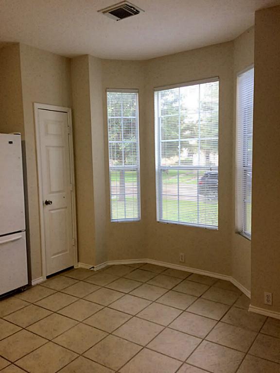 23826 Single Oak Street Spring, TX 77373 - Photo 3 of 28 VIEW OF KITCHEN BAY WINDOW & BREAKFAST AREA. TILE IN KITCHEN