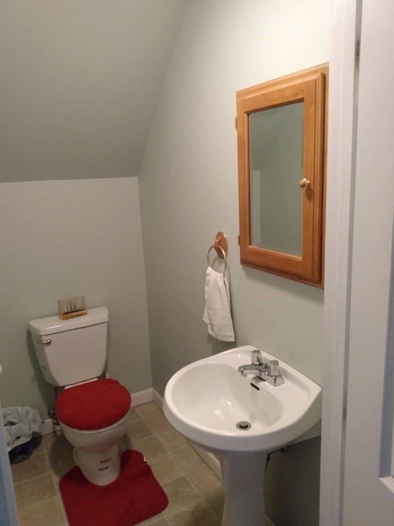 583 Barton Road Greenfield, MA 01301 - Photo 4 of 16 Gallery Image 4