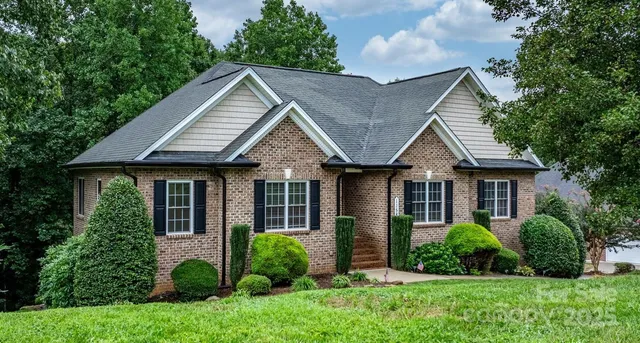 $515,000 | 1158 Waterford Drive, Hickory, NC 28602