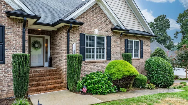 $515,000 | 1158 Waterford Drive, Hickory, NC 28602