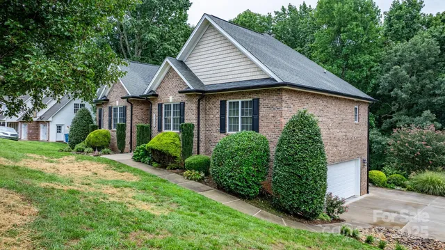 $515,000 | 1158 Waterford Drive, Hickory, NC 28602