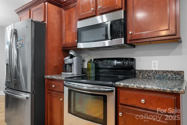 $515,000 | 1158 Waterford Drive, Hickory, NC 28602