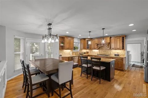 $495,000 | 996 San Sebastian Drive, Fenton, MO 63026