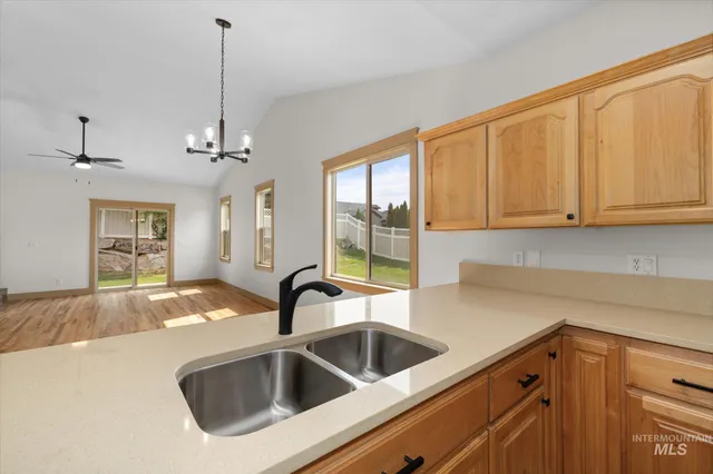 $379,900 | 2564 South Whitetail Court, Nampa, ID 83686