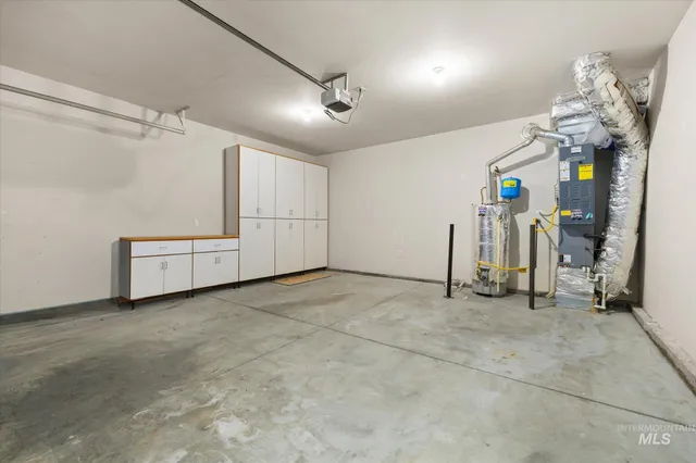 $379,900 | 2564 South Whitetail Court, Nampa, ID 83686