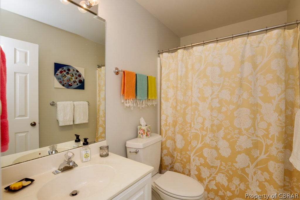 63 Mariners Point Lane, Unit A Hartfield, VA 23071 - Photo 17 of 29 2nd full bath for guests.