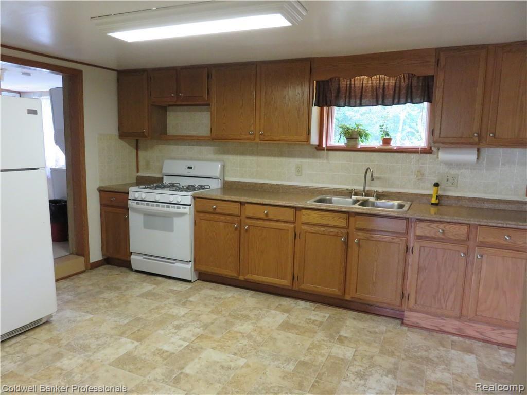 6851 Lansing Road Perry, MI 48872 - Photo 2 of 19