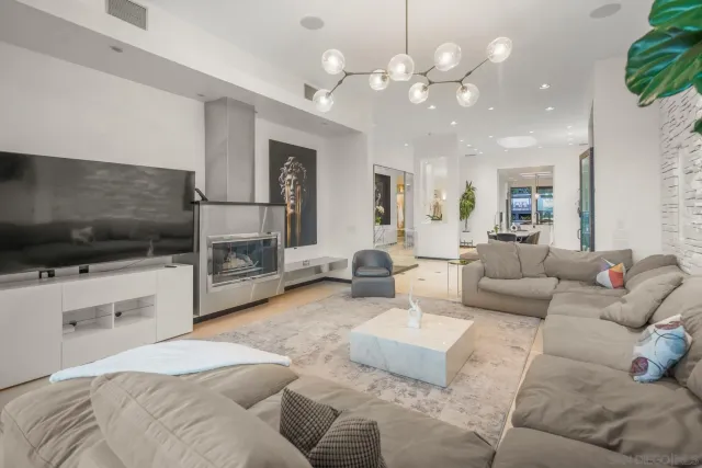 $11,000 | 3515 Union Street, San Diego, CA 92103