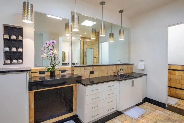 $11,000 | 3515 Union Street, San Diego, CA 92103