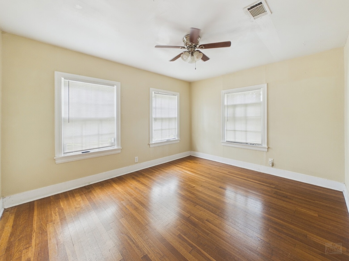 5204 Duval Street Austin, TX 78751 - Photo 10 of 22