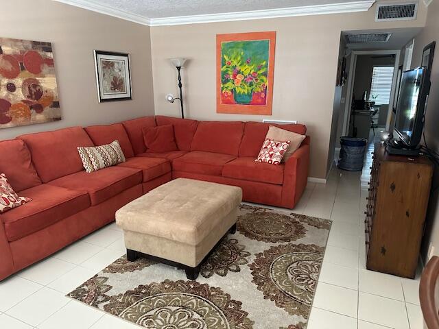 4039 Exeter C Boca Raton, FL 33434 - Photo 7 of 13 Living Room