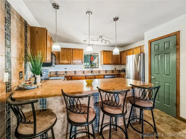 $215,000 | 28 Eleven W Court, Unit 2B, Sunrise Beach, MO 65079