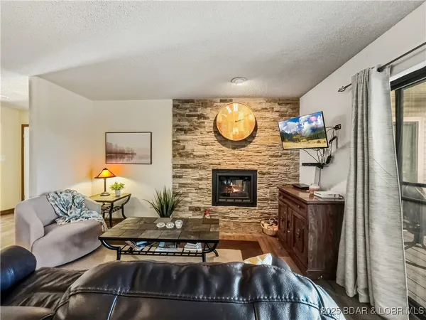 $215,000 | 28 Eleven W Court, Unit 2B, Sunrise Beach, MO 65079