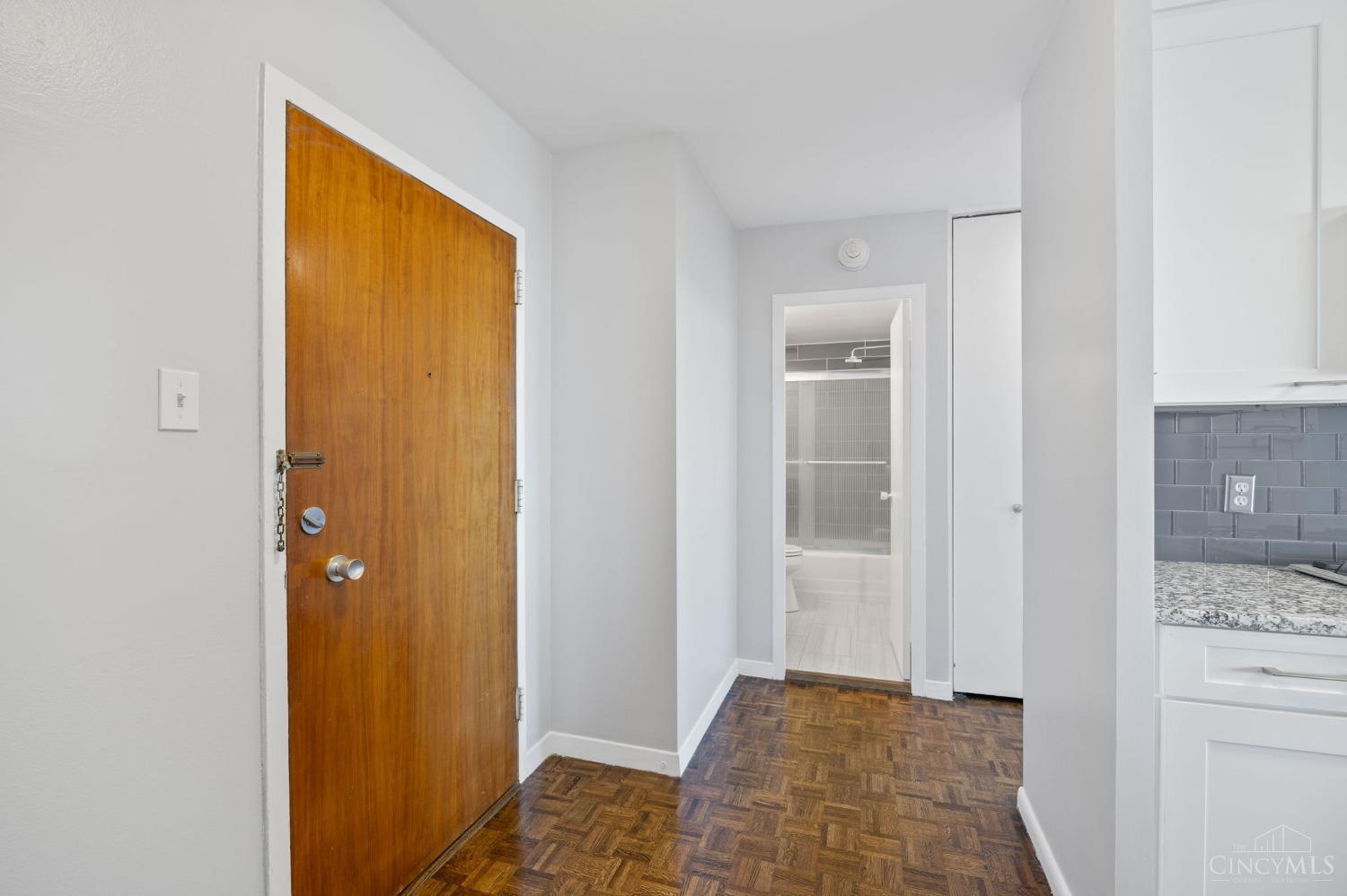 2324 Madison Road, Unit 901 Cincinnati, OH 45208 - Photo 26 of 42 Gallery Image 26