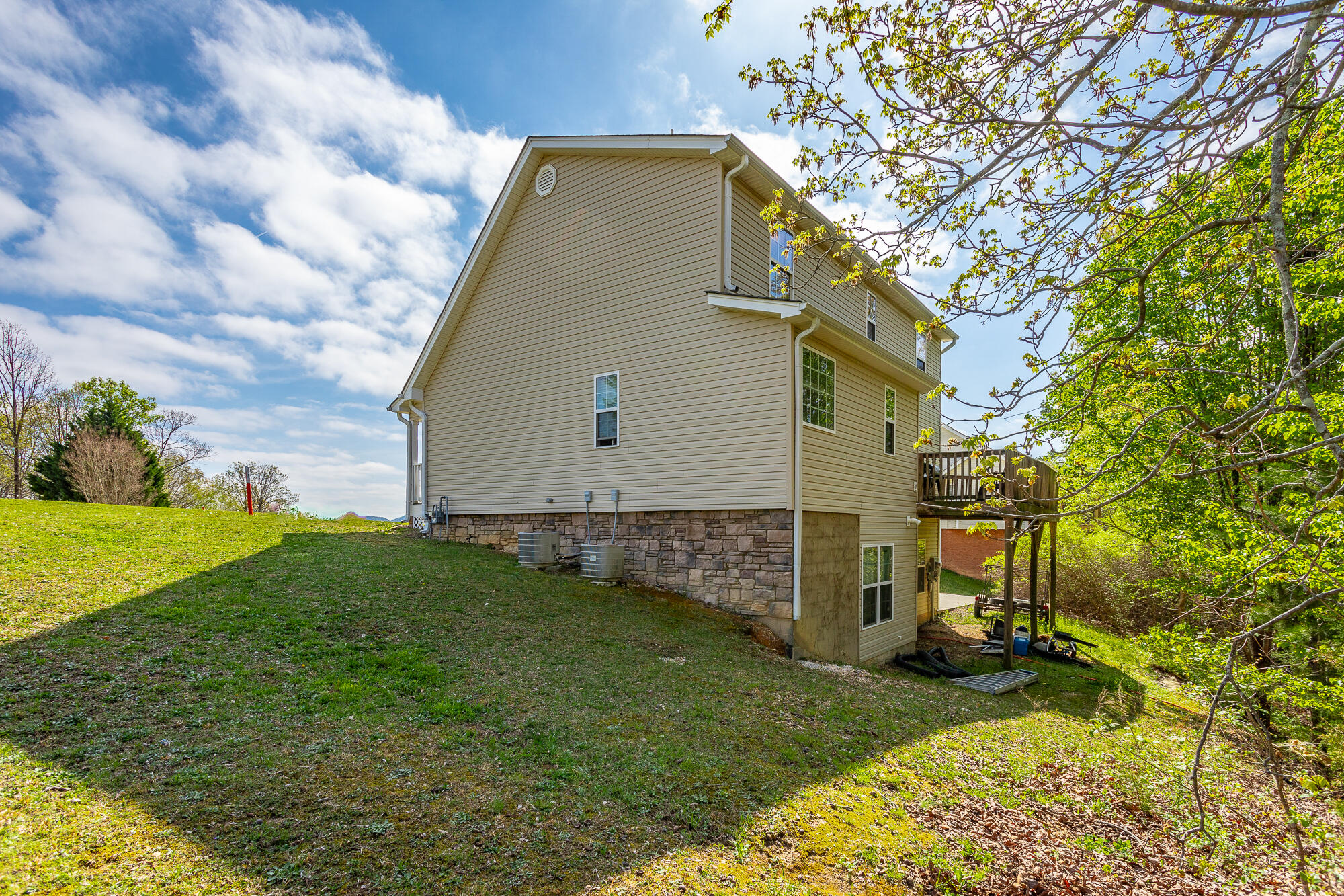7153 British Road Ooltewah, TN 37363 - Photo 30 of 32 Back View