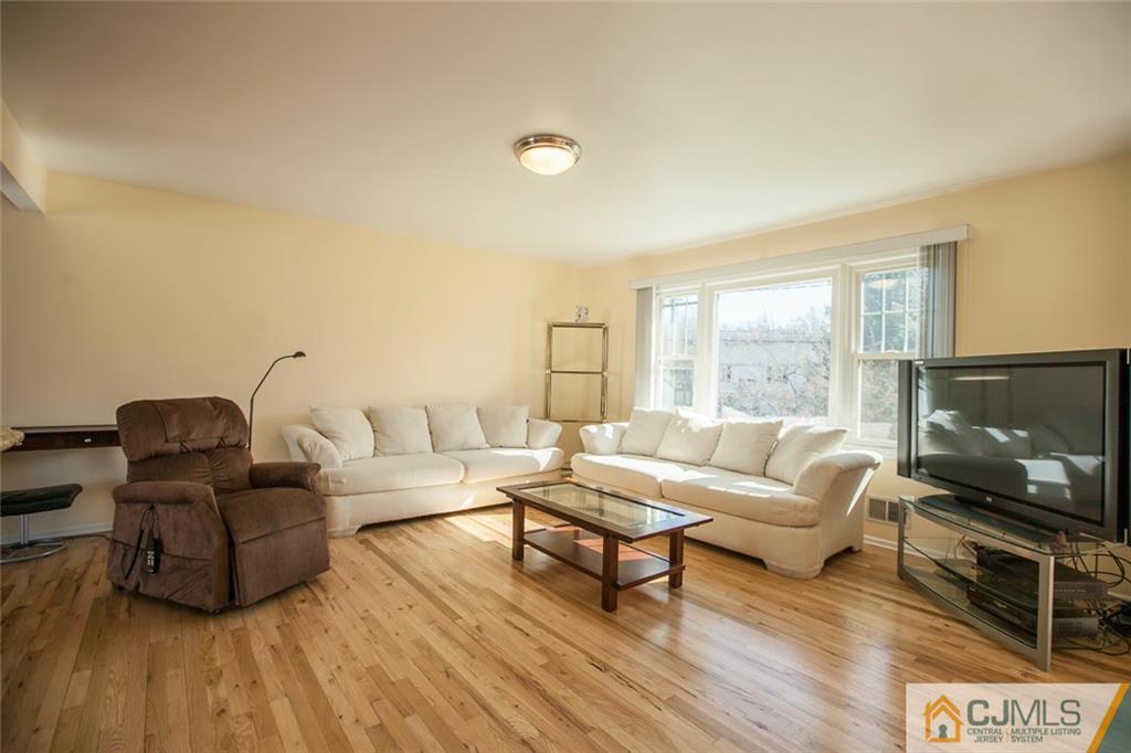 69 Bristol Road Piscataway, NJ 08854 - Photo 3 of 25 Gallery Image 3