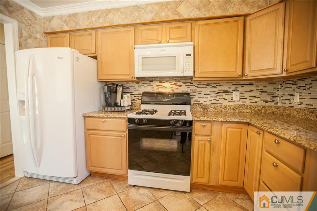 69 Bristol Road Piscataway, NJ 08854 - Photo 5 of 25 Gallery Image 5