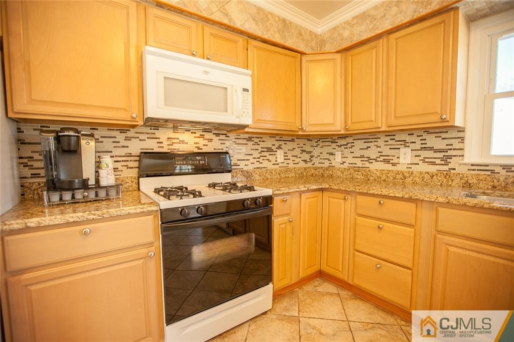 69 Bristol Road Piscataway, NJ 08854 - Photo 6 of 25 Gallery Image 6
